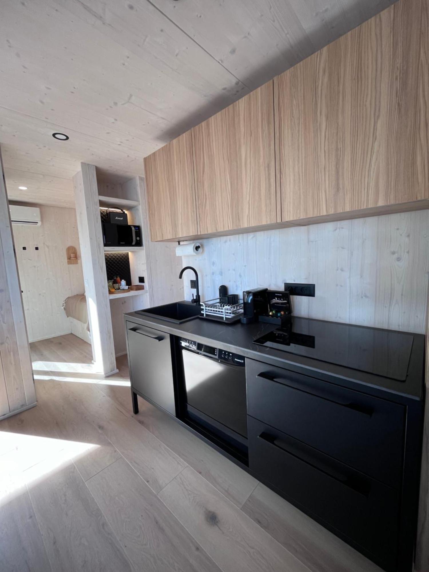 10gardens Premium Mobile Homes With Private Jacuzzi & Sauna By Oiko Collection Privlaka (Zadar)